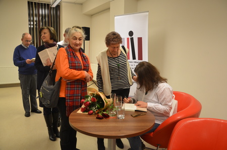 Spotkanie autorskie z Barbarą Sadurską wokół książki 