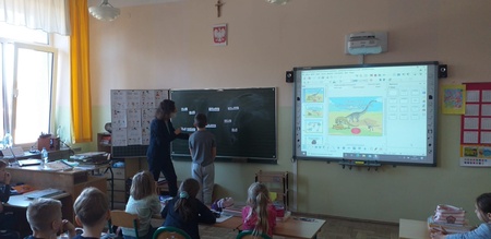 W świecie dinozaurów - lekcja biblioteczna w Jasieniu